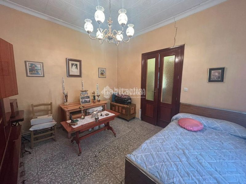 Foto 1c58aaaf-7513-49e6-a55f-b21373b410fc. Casa aparellada a Carretera de Córdoba - Libertad Puertollano