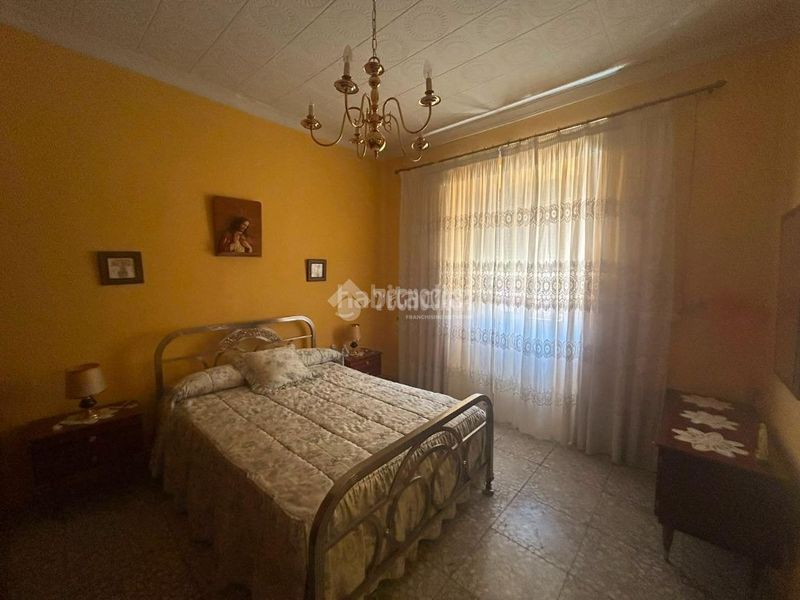 Foto 7036c118-961a-4972-998b-5784fca515e1. Casa aparellada a Carretera de Córdoba - Libertad Puertollano