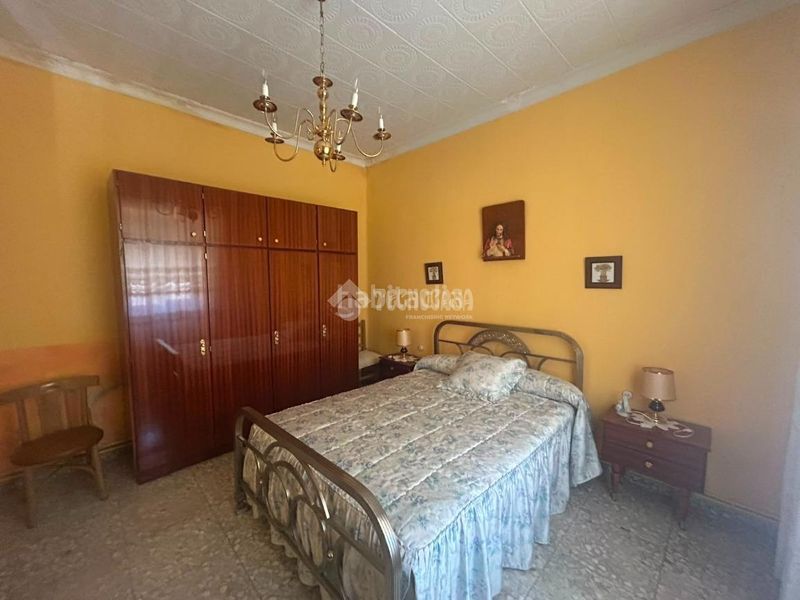 Foto a7819ef2-6b70-4e61-af74-ee984a22c7b8. Casa aparellada a Carretera de Córdoba - Libertad Puertollano