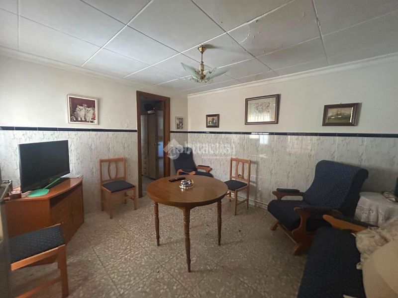 Foto b5eac545-f726-44f7-bdd6-225ed1f7b056. Casa aparellada a Carretera de Córdoba - Libertad Puertollano