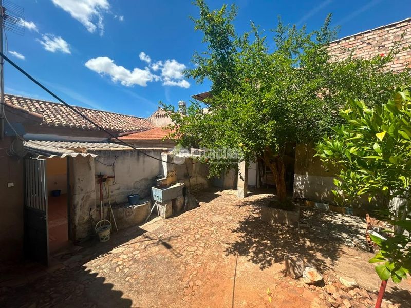 Foto c358247a-847b-493e-acd4-e333e371564c. Casa aparellada a Carretera de Córdoba - Libertad Puertollano