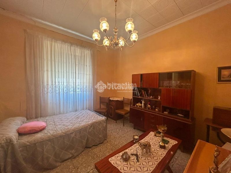 Foto eb1e5789-10fd-49b0-a6df-e88614dabf00. Casa aparellada a Carretera de Córdoba - Libertad Puertollano
