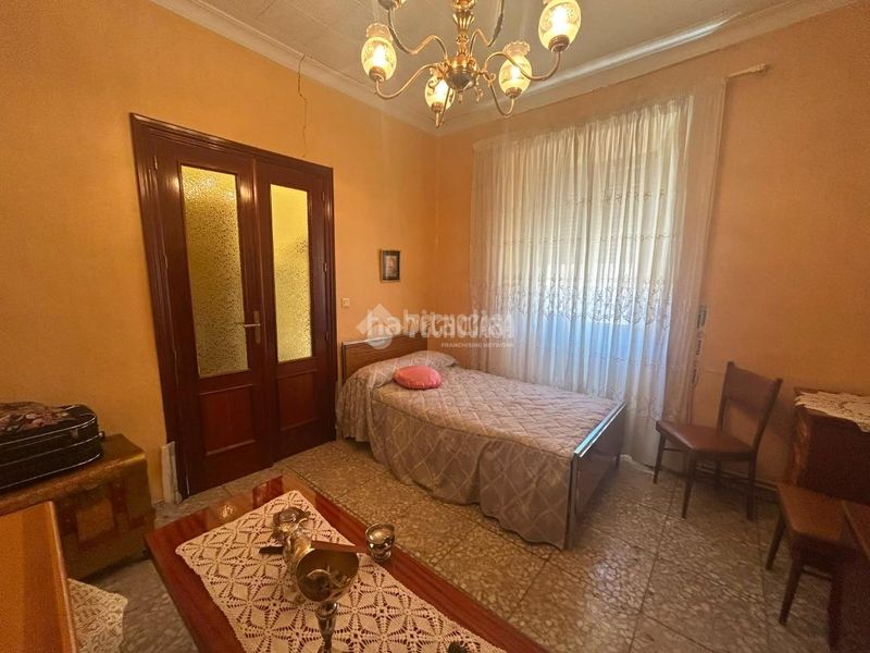 Foto f040beb7-bcef-4b3d-b482-6564974c6885. Casa aparellada a Carretera de Córdoba - Libertad Puertollano