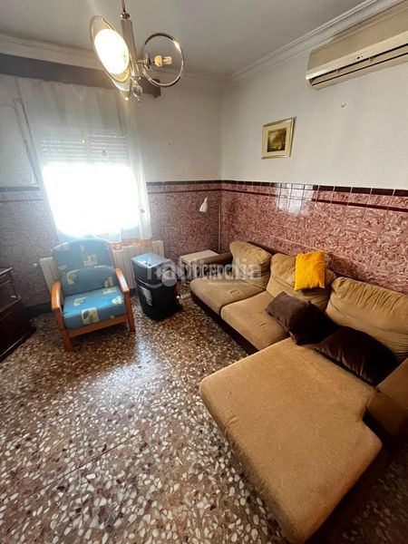 Foto 15a398b1-cd64-4a56-837e-31e8b3dc841d. Casa aparellada a Centro Puertollano