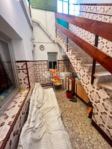 Foto 252d2bfb-6d00-421a-9037-0fe59c2892e9. Casa aparellada a Centro Puertollano