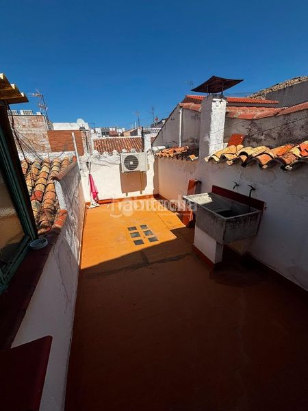 Foto 56063c36-76ab-4e47-8bd9-8f0bc4860a63. Casa aparellada a Centro Puertollano