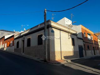 Maison jumelée à Centro. Casa en venta en puertollano
