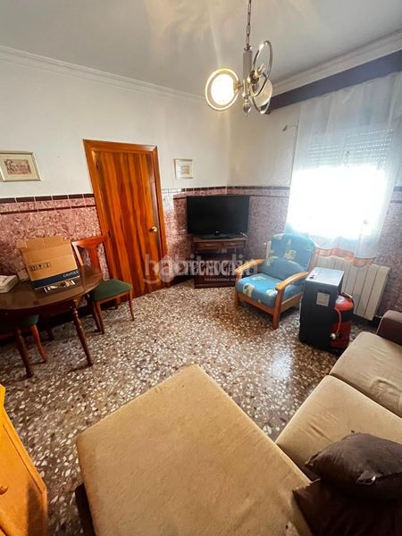 Foto ade3d5cb-5738-469f-bd39-d15d7609b7b5. Casa aparellada a Centro Puertollano