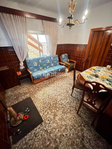 Foto d15a3e3c-5981-4851-8071-9ef0469b2db9. Casa aparellada a Centro Puertollano