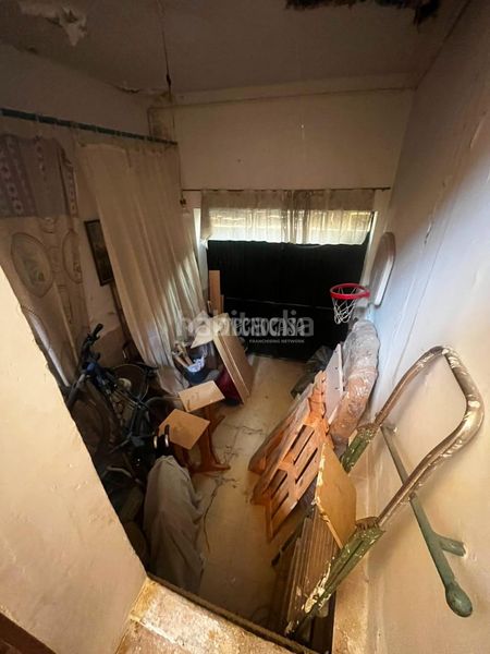 Foto fdc91110-9e8c-4a15-870d-c5337a8df896. Casa aparellada a Centro Puertollano