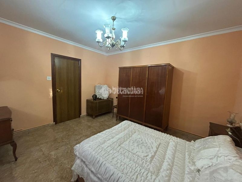 Foto 48df2f02-2b1c-4691-be11-73cf855abbb3. Casa aparellada amb calefacció a Argamasilla de Calatrava