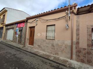 Casa aparellada  N/a. Casa en venta en puertollano