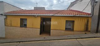Casa aparellada  N/a. Casa en venta en puertollano