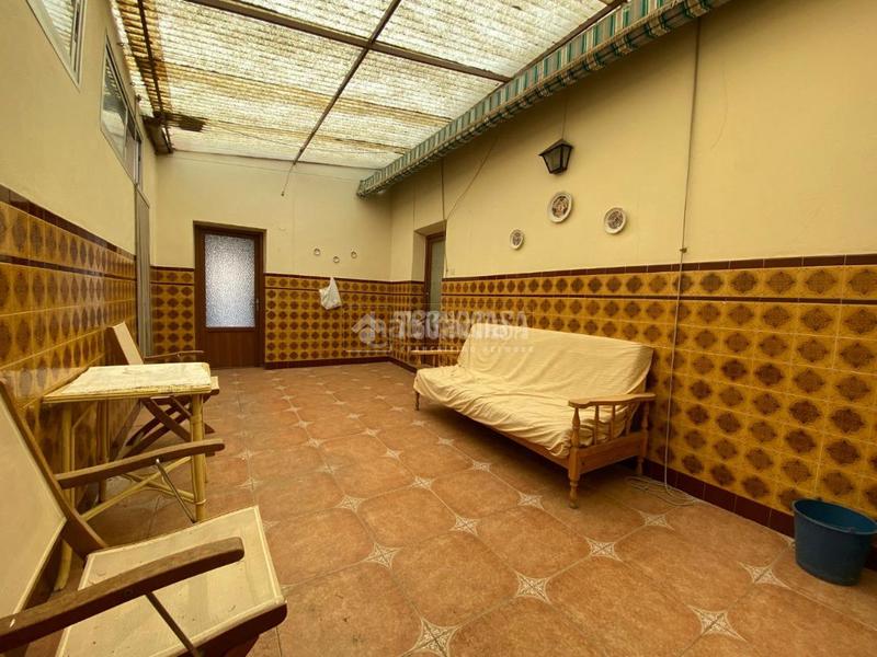 Foto a8239bd5-5b76-4929-8f9d-2176991bdf33. Casa pareada casa en venta en Centro Puertollano