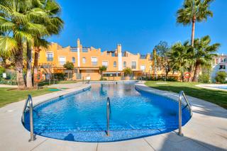 Semi detached house in Calle San Nicolas de Calypso