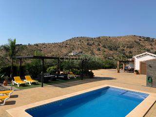 Rent House in Poligono 18, 13, 29160 casabermeja, málaga, spain. Encantadora casa de campo con piscina y vistas en málaga