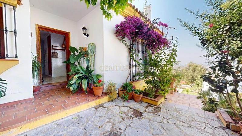 Foto 8400739b-5fb9-41f0-835b-54543d156dee. Casa a avenida vista mar a San Bernabé Algeciras