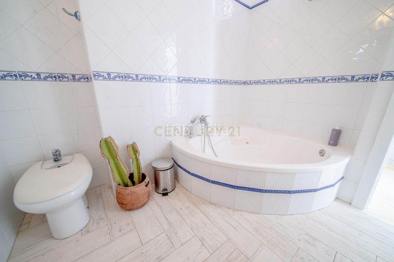 Foto 66f5de83-9f0a-4e0d-bbf4-5eac631a0b65. Apartament amb aparcament piscina a Arroyo de la Miel Benalmádena