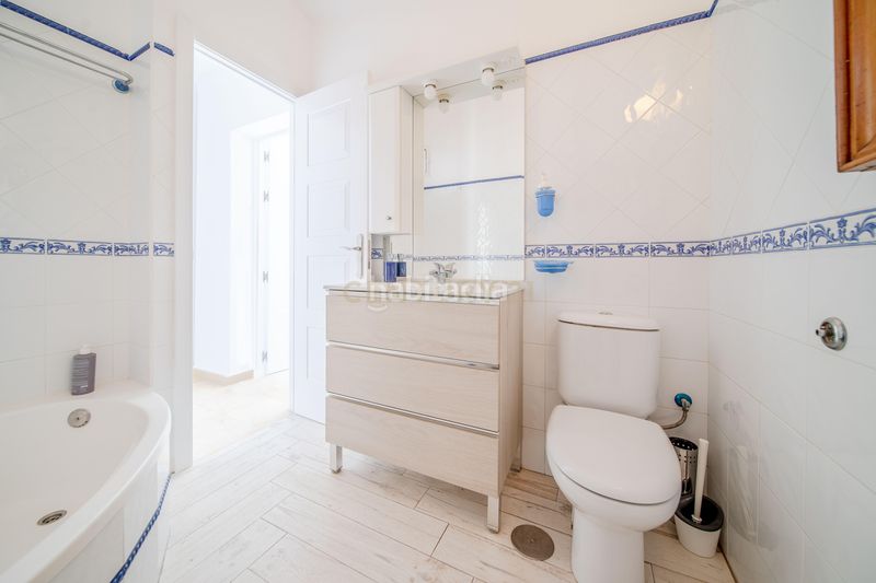 Foto e39597bb-53c9-480f-869f-59a0f30331cc. Apartament amb aparcament piscina a Arroyo de la Miel Benalmádena