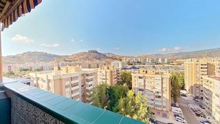 Apartamento en Martiricos - La Roca - La Rosaleda. Amplio piso de 4 habitaciones en el corazón de málaga