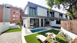 Casa adossada a Paseo de miramar, málaga, spain. Estupendo chalet adosado en el limonar