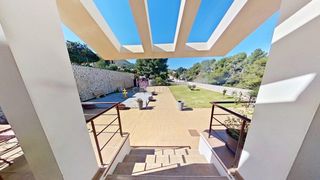 Casa en Pinos de Alhaurín. Espectacular chalet independiente de reciente construcción con p