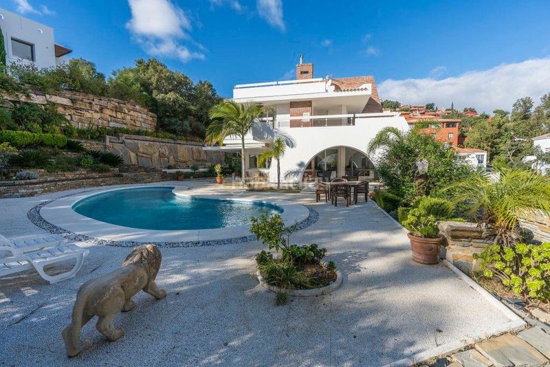 Foto 54fababf-f0b7-4e74-a8a5-e3ba09bf5c6d. Maison avec parking piscine dans La Mairena Ojén