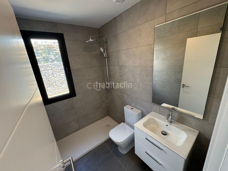 Foto 0201e298-781e-472a-8184-3c8396fe63e4. Casa adossada amb aparcament a la cala Mijas Mijas