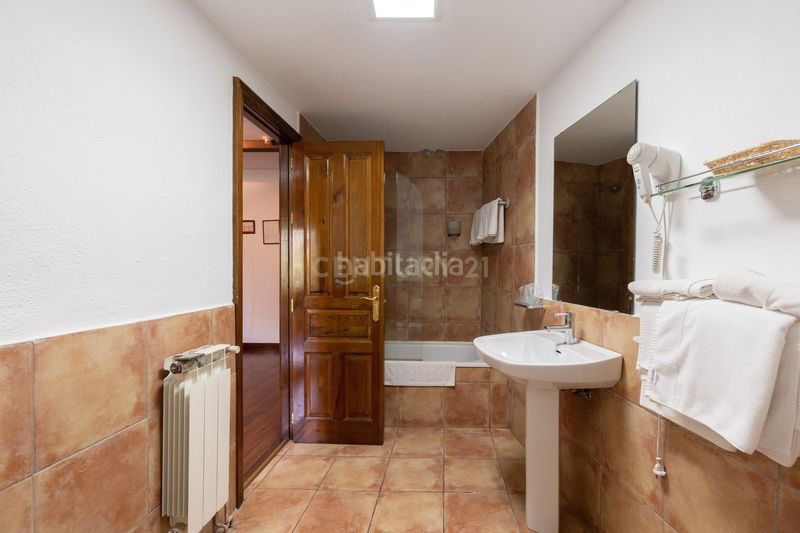 Foto 4556c69d-55ab-4c62-ab15-813da34553e9. Edifici amb piscina a Zona media Sierra Nevada
