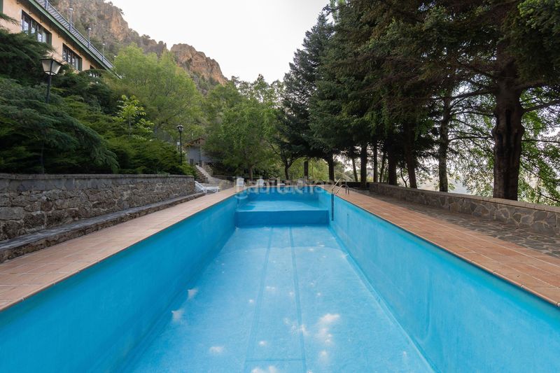Foto 927ed6a6-054a-41e1-8d57-352325434b0d. Edifici amb piscina a Zona media Sierra Nevada