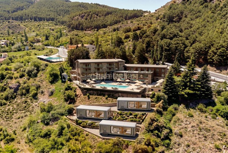 Foto a84547e0-4a8b-4e85-9d94-9816bf39157c. Edifici amb piscina a Zona media Sierra Nevada