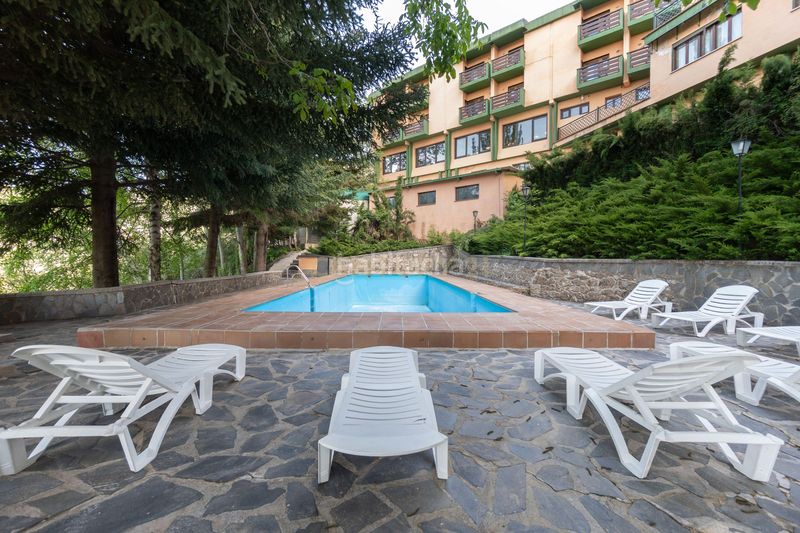 Foto b294e15e-796e-4de9-abaf-94ba59ac44c5. Edifici amb piscina a Zona media Sierra Nevada