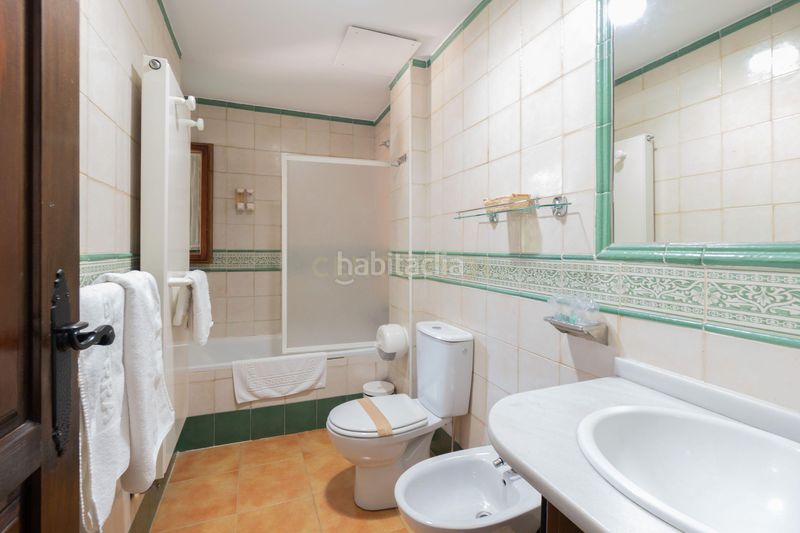 Foto ddfd68fc-f57e-4d7e-be92-9616603212fd. Edifici amb piscina a Zona media Sierra Nevada