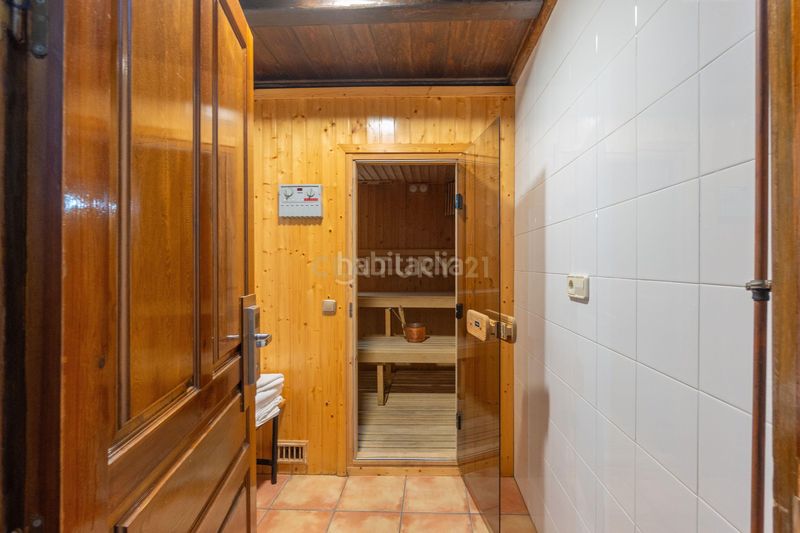 Foto e8ce3954-e267-4ccd-8d43-aa76249035d3. Edifici amb piscina a Zona media Sierra Nevada