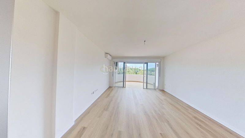Foto a0999d04-e297-4db2-874a-296a00a6abb5. Estudi a Marbesa Marbella