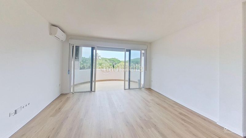Foto f437e124-3646-4b3b-b972-308d1f1daf12. Estudi a Marbesa Marbella