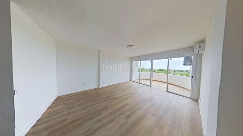 Foto 0b8f78f4-7e6e-481e-9572-856a97f84b8a. Estudi amb piscina a Marbesa Marbella