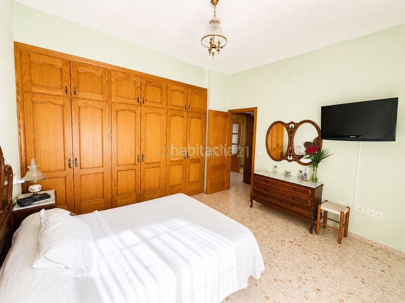 Foto 0bf46e1c-acd0-479a-b718-bf3f06f364c8. Casa amb piscina a Puertosol Málaga