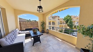 Etagenwohnung in Calahonda. Amplio piso de 3 dormitorios con terraza y 4 piscinas en calahon