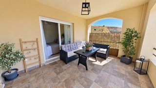 Etagenwohnung in Calahonda. Amplio piso de 3 dormitorios con terraza y 4 piscinas en calahon