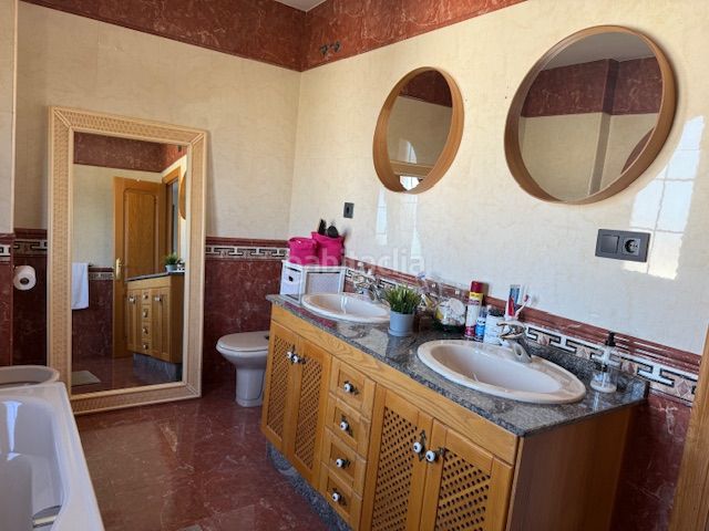 Foto 2ecb0112-6b46-4f09-bb72-544113a60bf7. Casa aparellada amb aparcament piscina a Calahonda Mijas