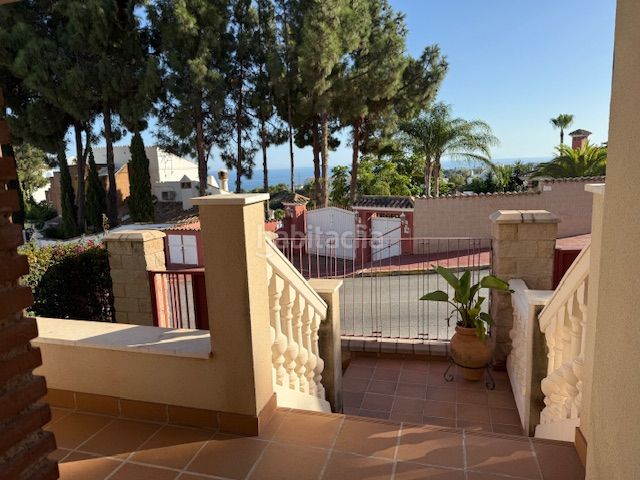 Foto 4ca670ba-9a97-4d49-8b68-b7be327ab304. Casa aparellada amb aparcament piscina a Calahonda Mijas