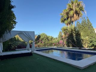 Casa pareada  Calle don josé de orbaneja. Villa pareada en calahonda con jardin y piscina privados