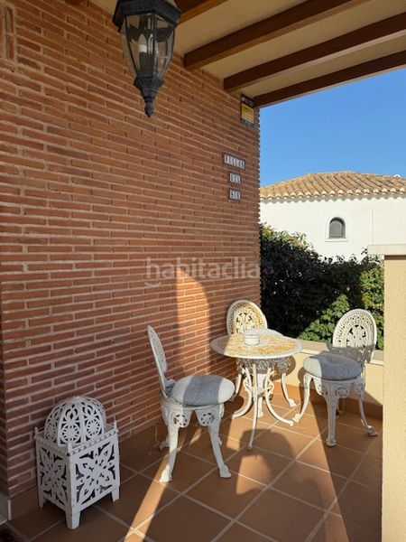 Foto 879ff101-8069-4a09-be0f-1cbc0af3e7ff. Casa aparellada amb aparcament piscina a Calahonda Mijas