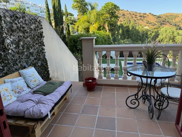 Foto ff62702b-fd7a-4fc5-9852-ceefd58f1d77. Casa aparellada amb aparcament piscina a Calahonda Mijas