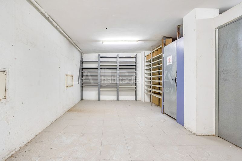 Foto 38bbf87b-8328-4395-a052-d59262b60d37. Local comercial a La Gavarra Cornellà de Llobregat