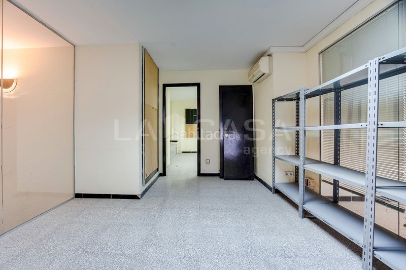 Foto 41e80820-7fb9-463d-8337-14651e3056f3. Local comercial a La Gavarra Cornellà de Llobregat