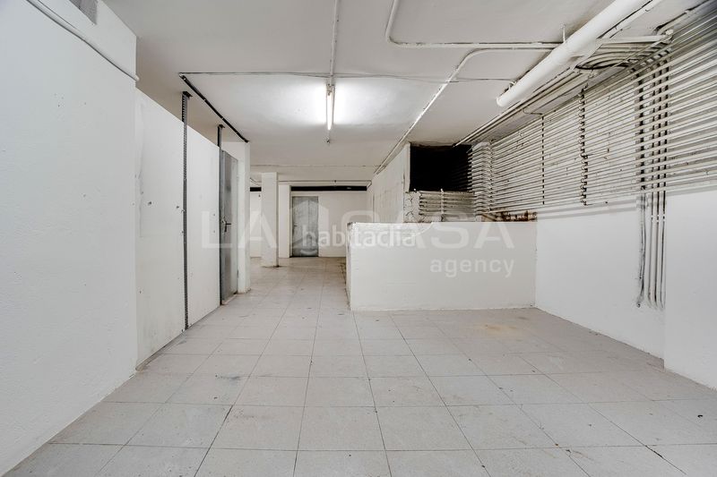 Foto 44e2289b-4c07-43e0-af29-bd595833c65e. Local comercial a La Gavarra Cornellà de Llobregat