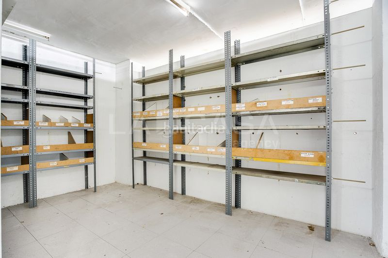 Foto 55a0e274-1791-4def-b95d-838663819ee1. Local comercial a La Gavarra Cornellà de Llobregat