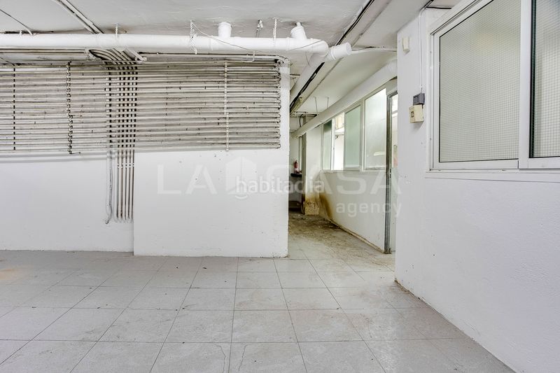 Foto 7c76d227-5bfa-4b4f-99ae-e2e8234cb9a1. Local comercial a La Gavarra Cornellà de Llobregat